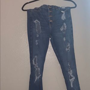 Ripped high wasted jeans